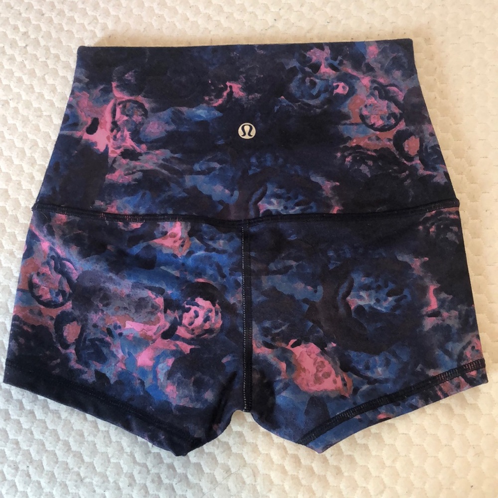 🍋High waisted Lululemon Athletica shorts